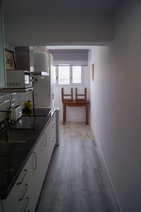 Roch - Stylish Apartment Near Metro セビリア エクステリア 写真