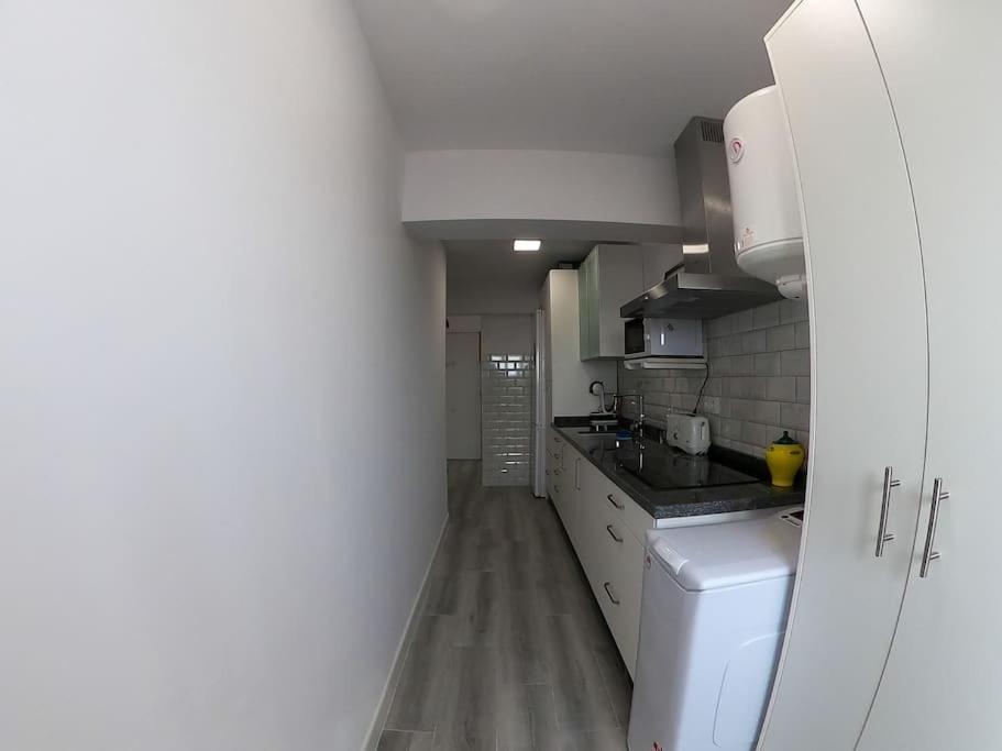 Roch - Stylish Apartment Near Metro セビリア エクステリア 写真